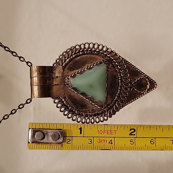 Jade pendant Brass statement piece necklace - Picture 6 of 6